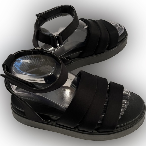 Topshop Shoes - Topshop black platform sandals size 38 or 7.5
